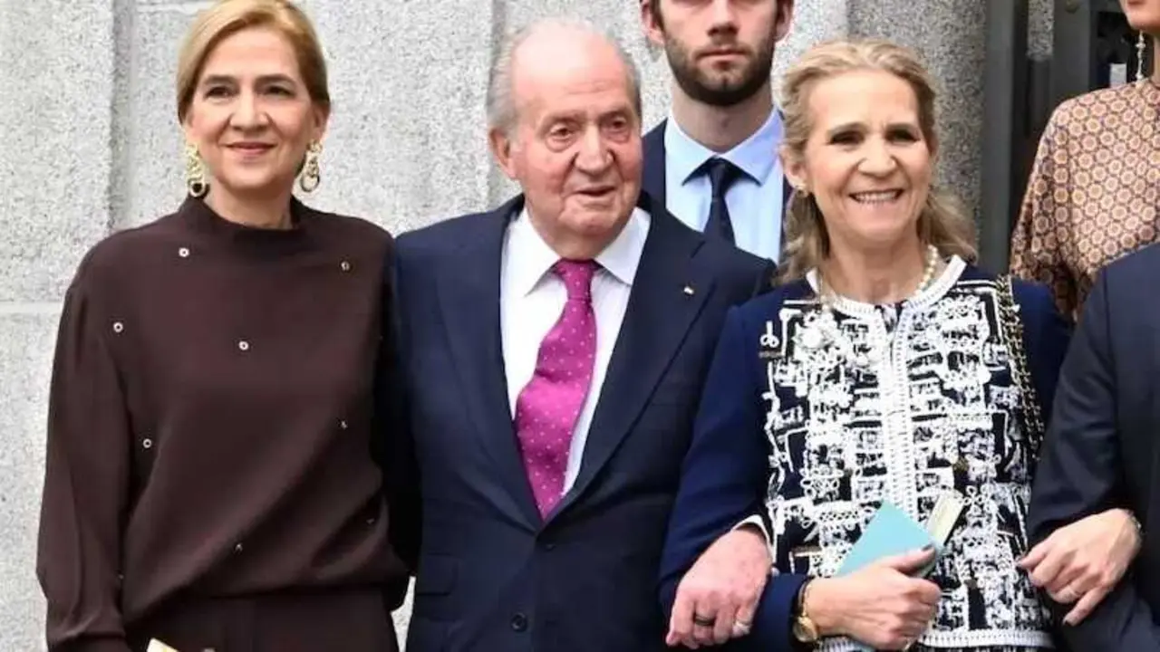 En la imagen de archivo las infantas Cristina y Elena junto a su padre el rey Juan Carlos I
