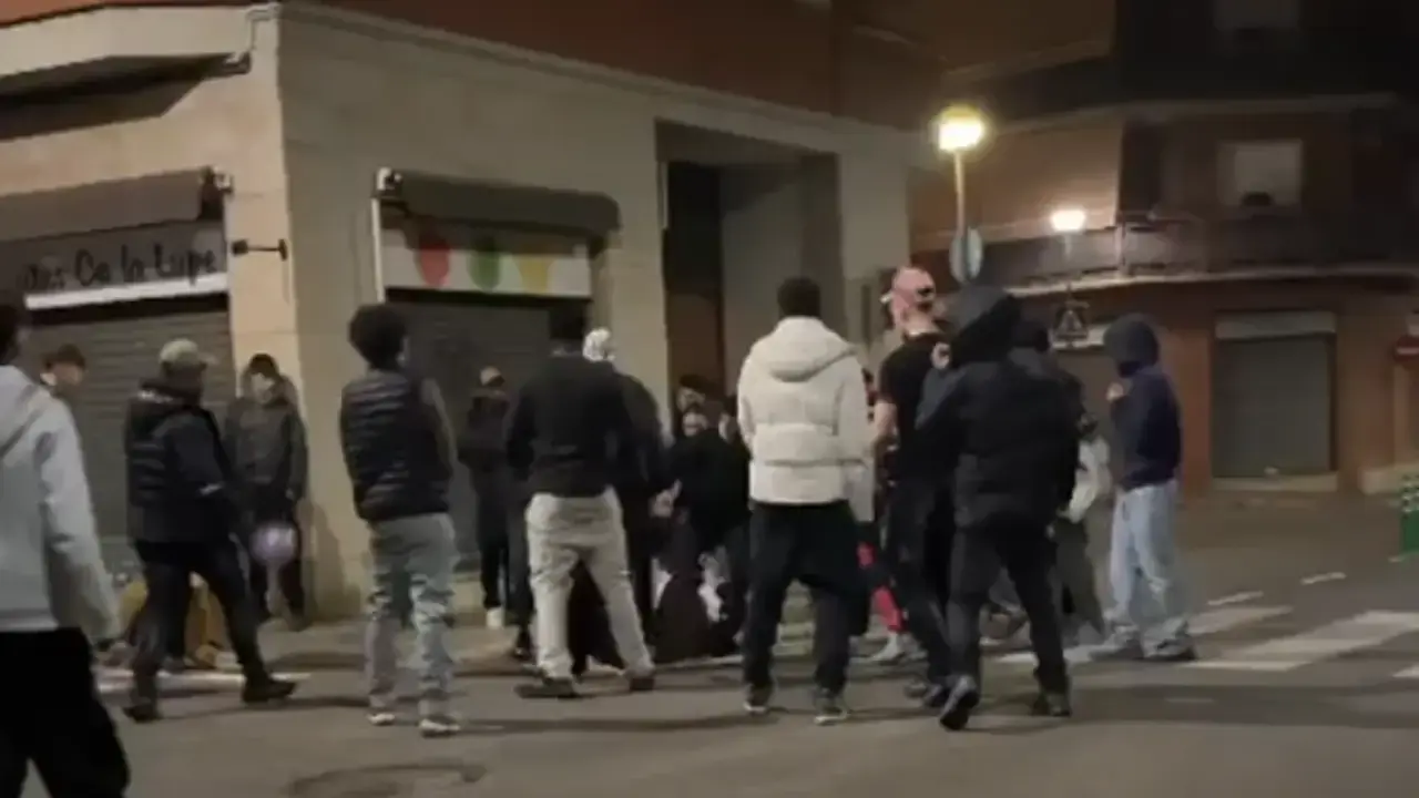 VIDEO. Brutal paliza grupal a una pareja de adolescentes durante unas fiestas