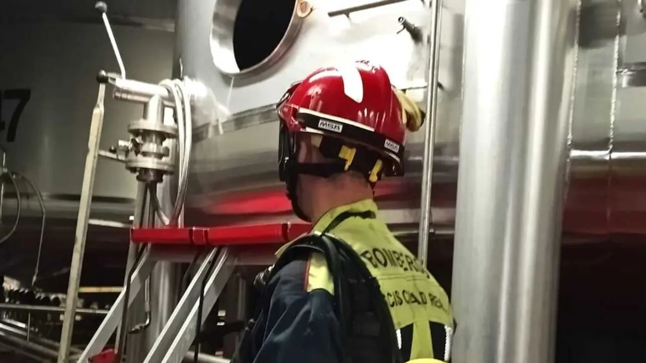 Muere un trabajador de 34 a&ntilde;os tras caer a un dep&oacute;sito vac&iacute;o en una bodega de Valdepe&ntilde;as (Ciudad Real)