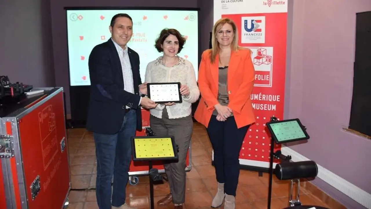 Una sala de la Fundaci&oacute;n Antonio P&eacute;rez se convierte en museo digital m&oacute;vil con Micro-Folie