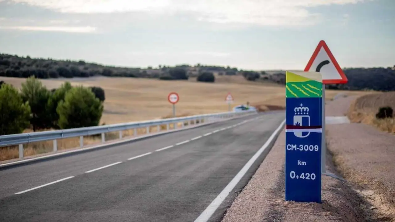 Castilla-La Mancha renovar&aacute; 68.000 se&ntilde;ales verticales de su red de carreteras