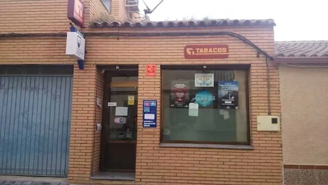 Atraco armado en un estanco de Burguillos de Toledo: tres huidos tras un choque