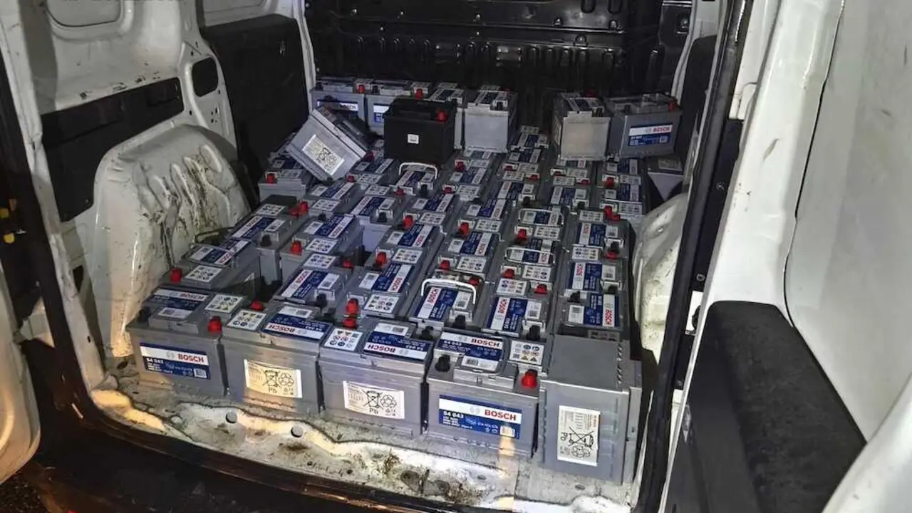 Tres detenidos tras robar la mercanc&iacute;a de un cami&oacute;n en la A-2 y darse a la fuga