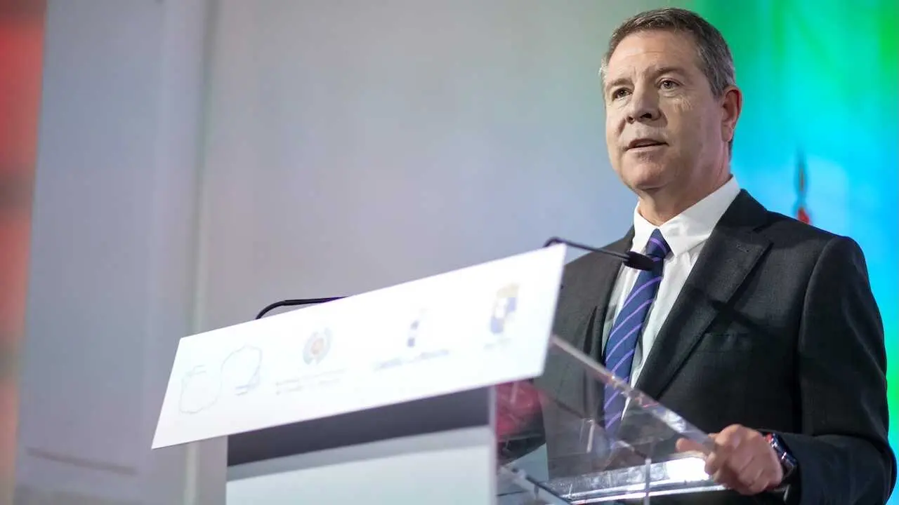 El presidente de Castilla-La Mancha, Emiliano Garc&iacute;a-Page, ha entrado los Broches Gastron&oacute;micos del Medio Rural. El acto ha tenido lugar en el Palacio de los Duques de Medinaceli, ubicado en la Plaza Mayor de Cogolludo (Guadalajara)