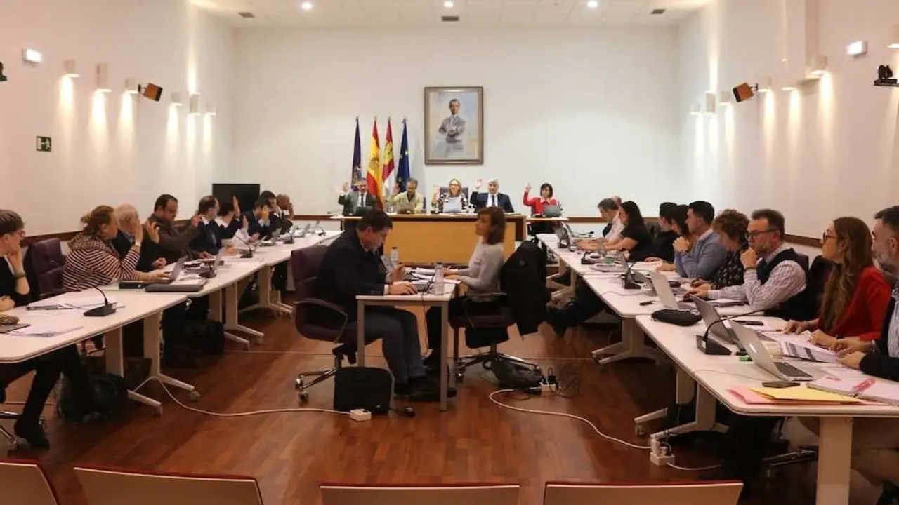 En la imagen un instante del Pleno del Ayuntamiento de Guadalajara que ha aprobado este viernes el presupuesto para 2026