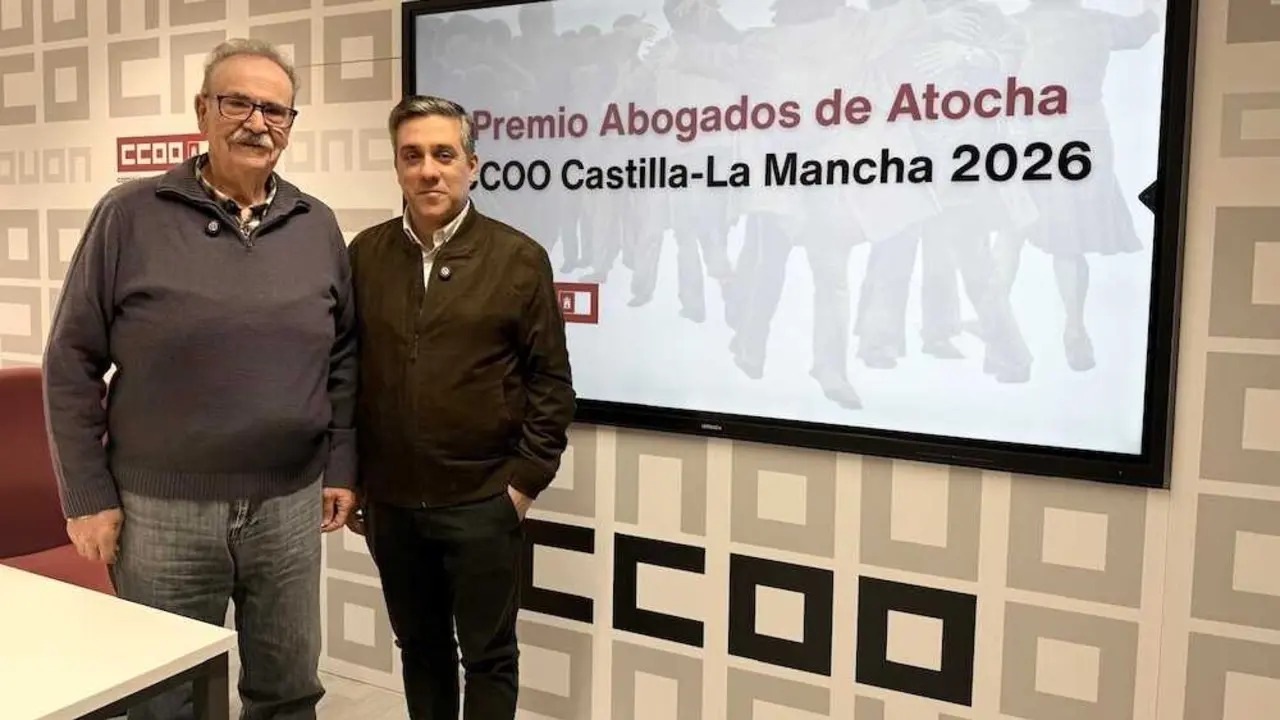 El secretario general de CCOO Castilla-La Mancha, Javier Ortega (d), y el presidente de la Fundaci&oacute;n Instituto de Estudios Sociales, Antonio Arrogante (i)