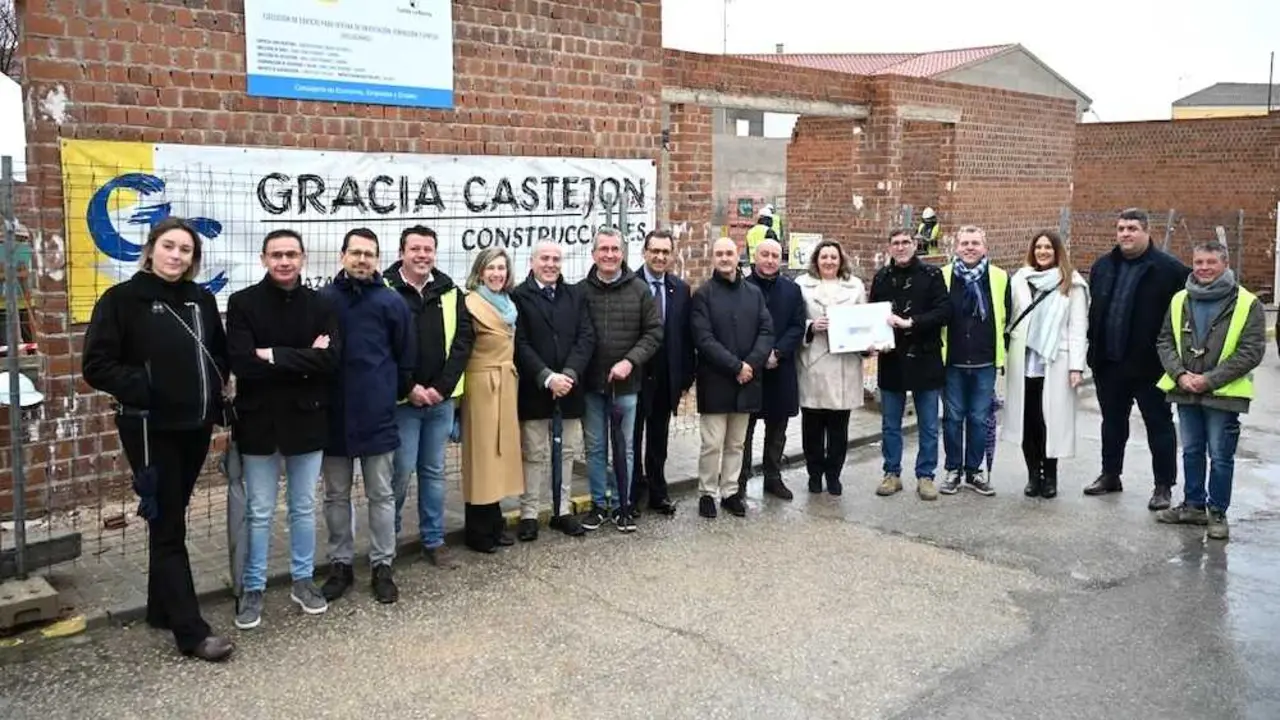 La consejera de Econom&iacute;a, Empresas y Empleo, Patricia Franco, ha visitado las obras de la nueva Oficina Emplea de Villaca&ntilde;as (Toledo) y ha entregado los diplomas de Talleres + de Formaci&oacute;n Profesional en el &Aacute;mbito Laboral en el municipio
