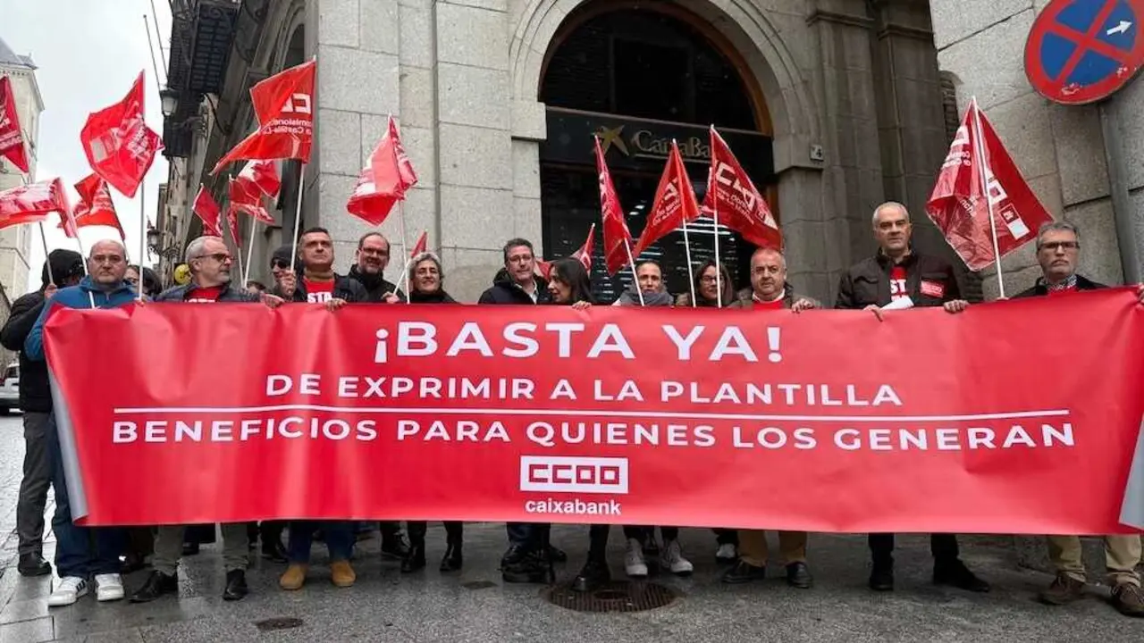 Trabajadores de CaixaBank de Castilla-La Mancha protestan en Toledo por la presi&oacute;n laboral