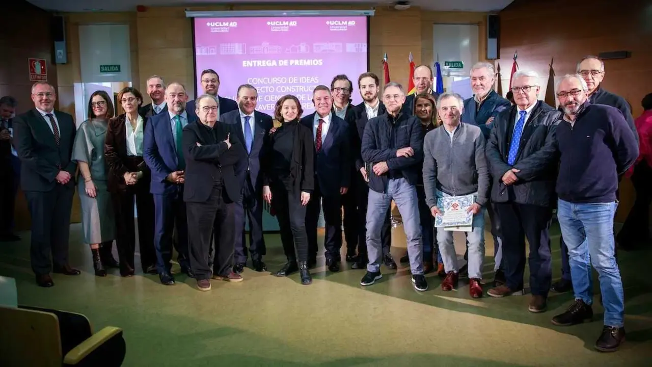 El presidente de Castilla-La Mancha, Emiliano Garc&iacute;a-Page, ha entregado en Talavera de la Reina (Toledo), los premios del concurso para la redacci&oacute;n del proyecto constructivo de la nueva Facultad de Ciencias de la Salud.