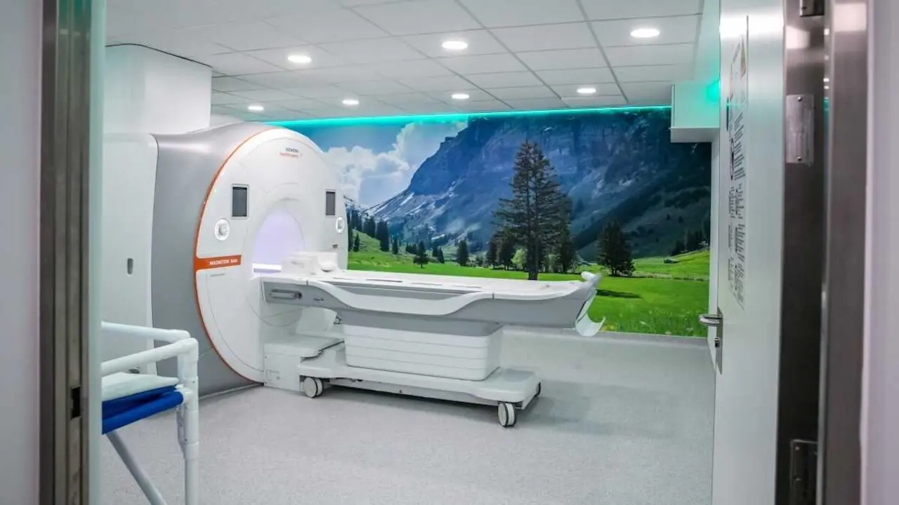 El Hospital de Valdepe&ntilde;as (Ciudad Real) supera las 10.000 resonancias magn&eacute;ticas