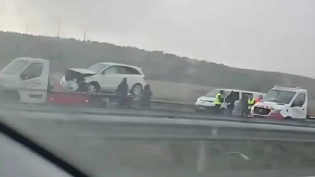 Una granizada causa un choque de 8 veh&iacute;culos y una muerte en la A-3