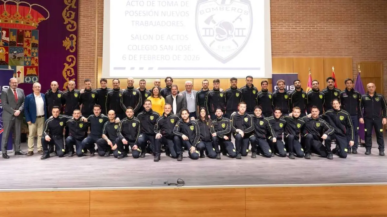 El presidente de la Diputaci&oacute;n, Jos&eacute; Luis Vega, ha presidido en el Centro San Jos&eacute; el acto de toma de posesi&oacute;n de los 34 nuevos profesionales, que pasan a formar parte del Consorcio de Servicios de Prevenci&oacute;n, Extinci&oacute;n de Incendios, Protecci&oacute;n Civil y Salvamento (CEIS) de Guadalajara como funcionarios de carrera.