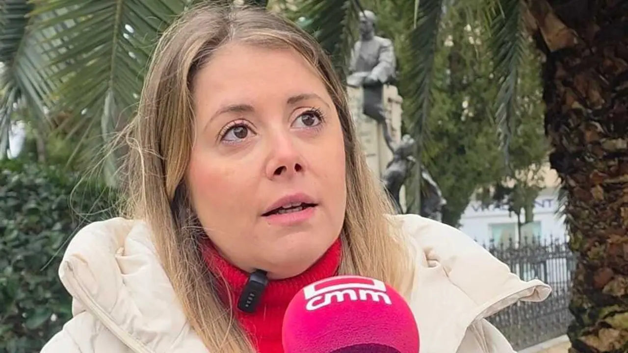 La diputada regional del PP por Guadalajara Itziar Asenjo, atendiendo a los medios este s&aacute;bado