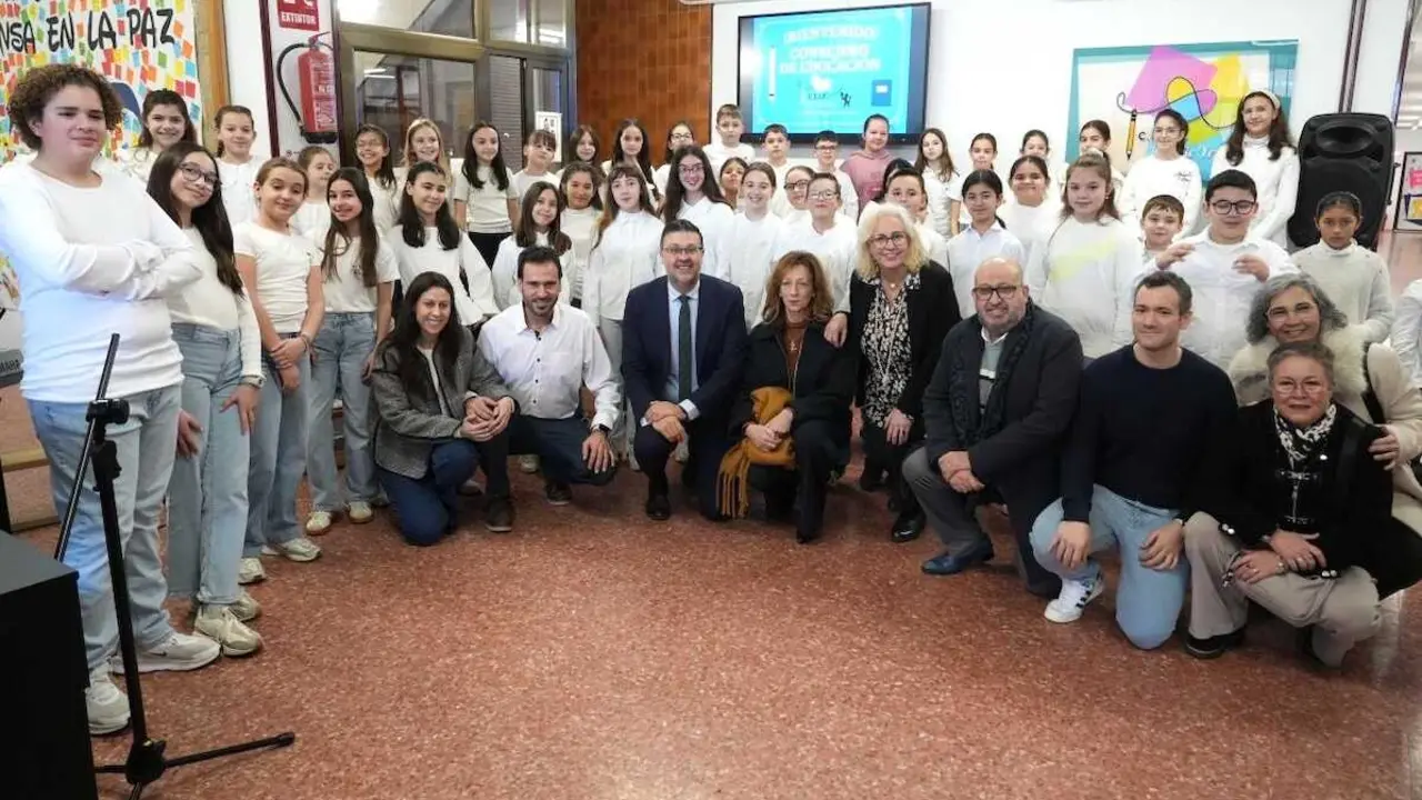El consejero de Educaci&oacute;n, Cultura y Deportes, Amador Pastor, ha conocido el Proyecto de Innovaci&oacute;n Educativa del CEIP &lsquo;Juan de Yepes&rsquo; de la localidad toledana