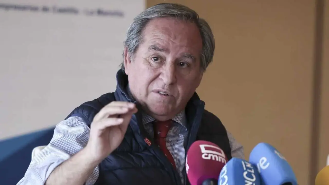 El presidente de Cecam, &Aacute;ngel Nicol&aacute;s, durante el encuentro que ha mantenido con los medios de comunicaci&oacute;n - EFE/Ismael Herrero