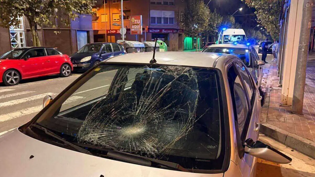 Imagen de archivo de un coche implicado en un atropello en una calle