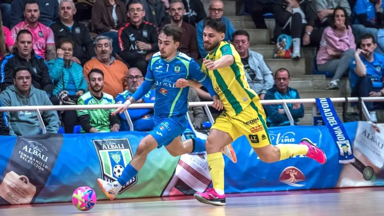 El Vi&ntilde;a Albali Valdepe&ntilde;as vence al Ja&eacute;n (3-0) y escala en la tabla