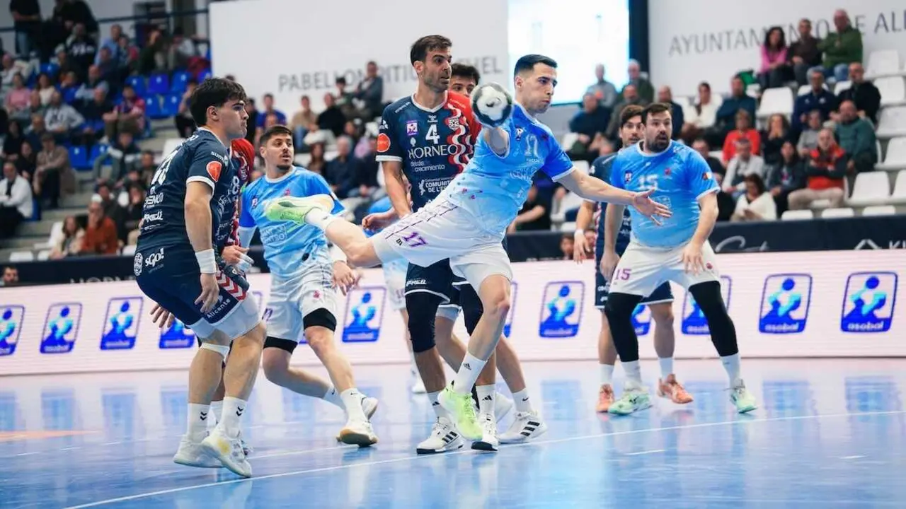 El Guadalajara cae en Alicante y se complica la permanencia (32-28) - Fotograf&iacute;a: Ismael Corbi