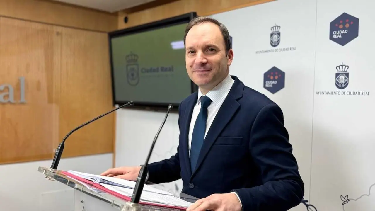 El portavoz del equipo de Gobierno del Ayuntamiento de Ciudad Real, Guillermo Arroyo, en rueda de prensa
