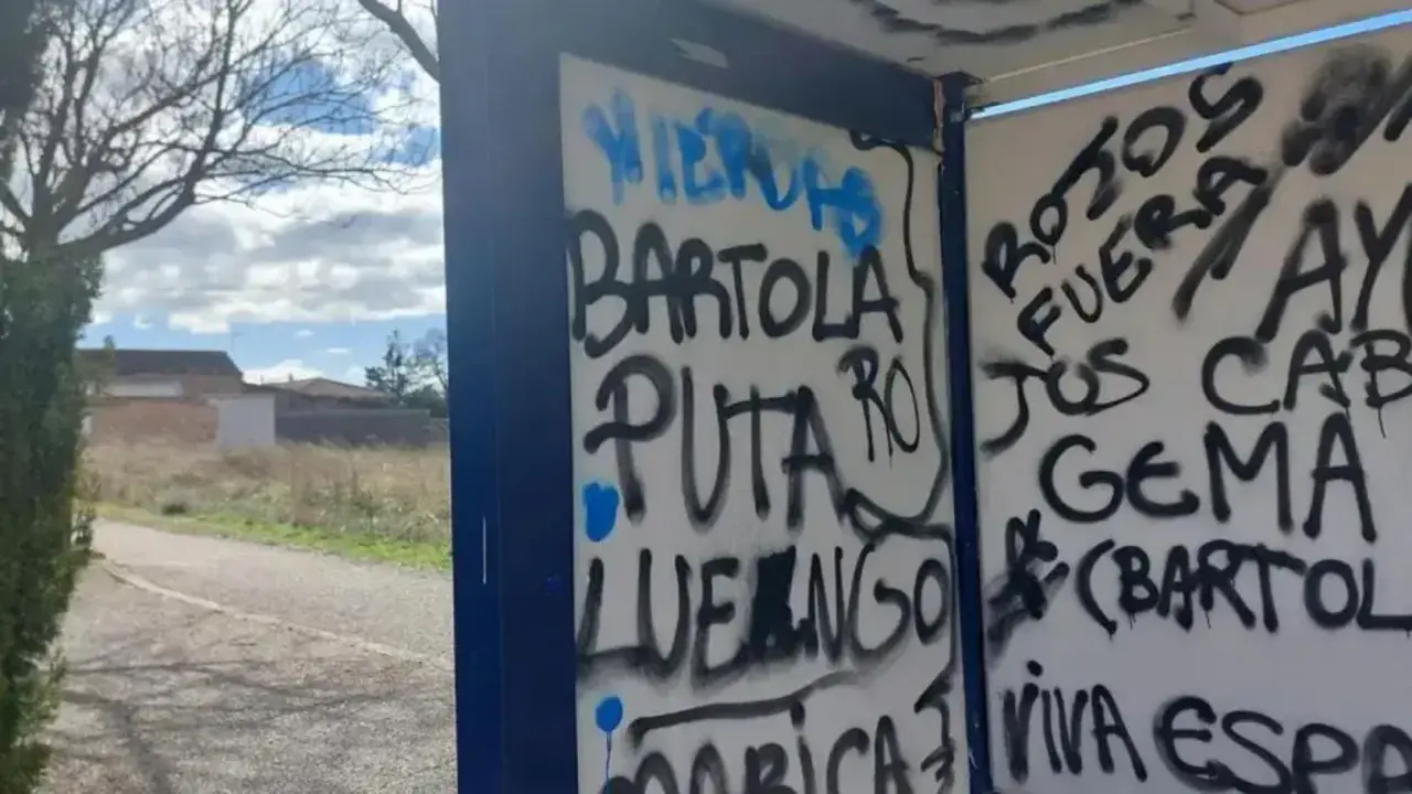 Noblejas (Toledo) denuncia pintadas machistas y hom&oacute;fobas contra dos ediles