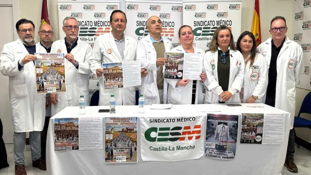 Integrantes del Sindicato M&eacute;dico de Castilla-La Mancha (CESM) este martes en rueda de prensa
