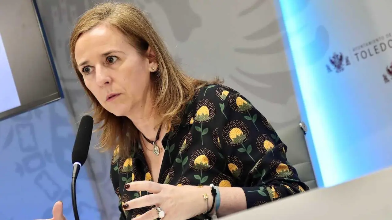 La concejala de Obras y Servicios del Ayuntamiento de Toledo, Loreto Molina, en rueda de prensa