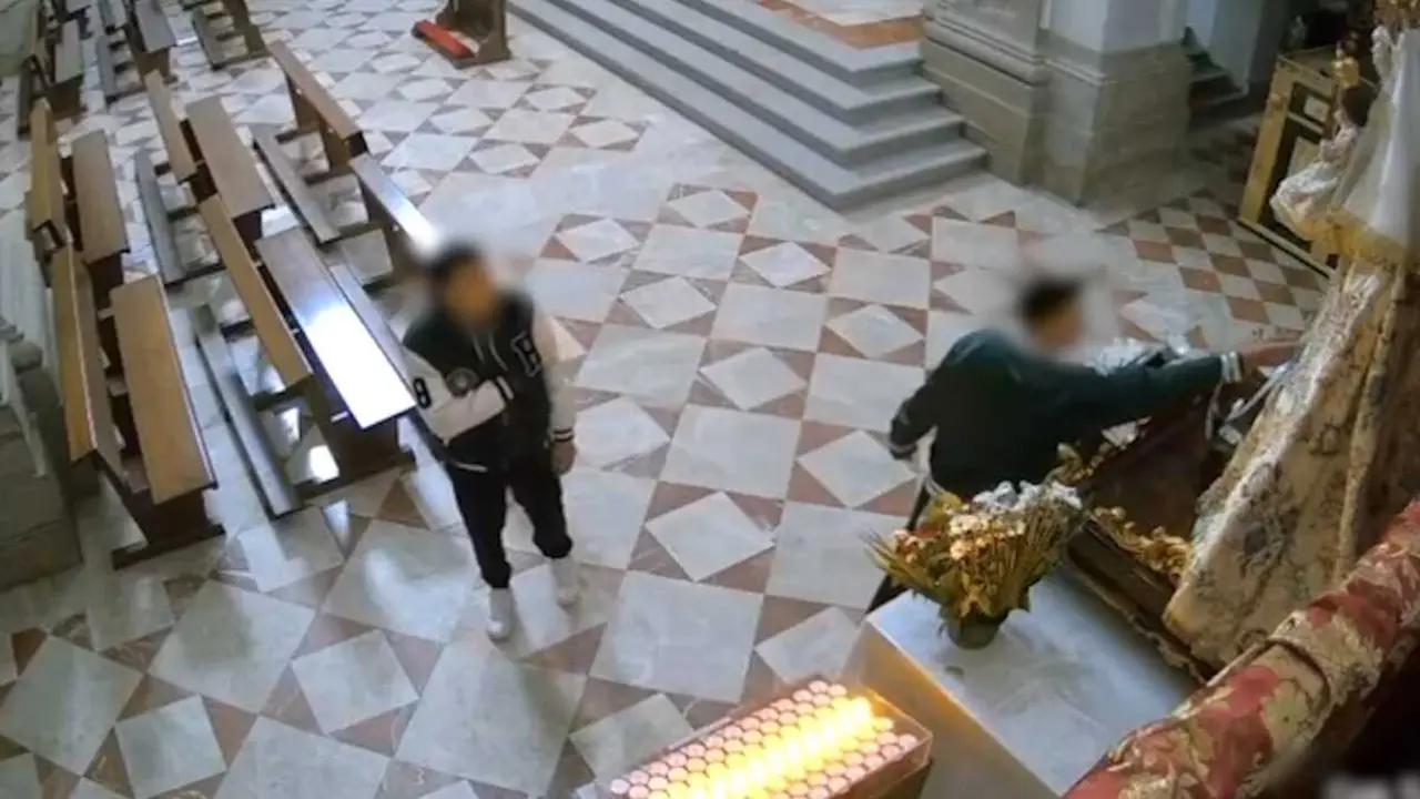 Detenidos dos hermanos por robar el dinero de un lampadario de la iglesia de Puente del Arzobispo (Toledo)