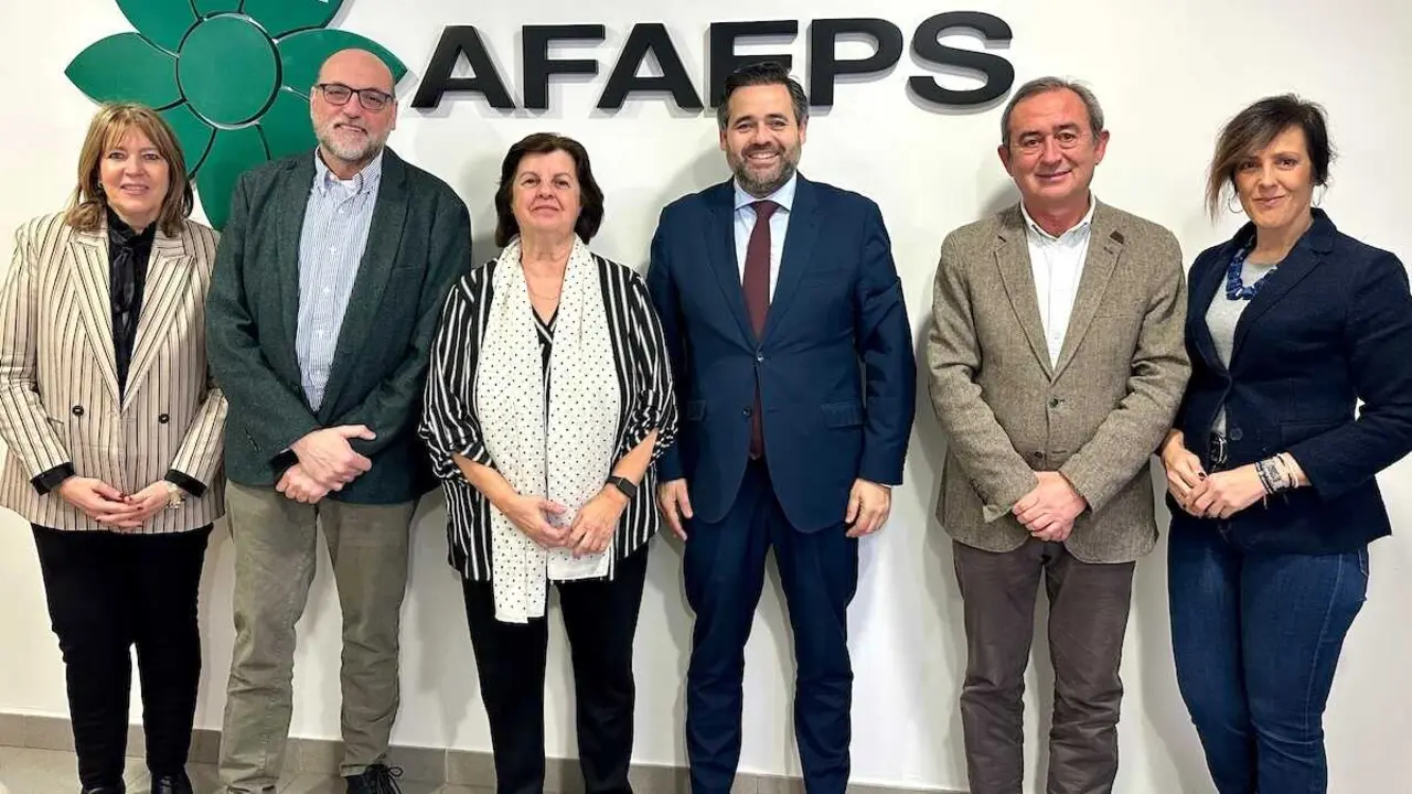 El presidente del Partido Popular de Castilla-La Mancha, Paco N&uacute;&ntilde;ez, durante la visita a AFAEPS (Albacete)