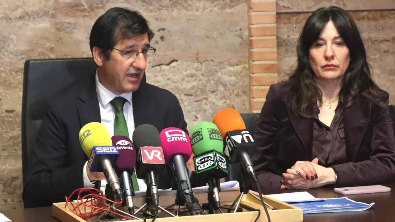 El vicepresidente segundo del Gobierno de Castilla-La Mancha, Jos&eacute; Manuel Caballero, junto a la delegada de la Junta, Blanca Fern&aacute;ndez