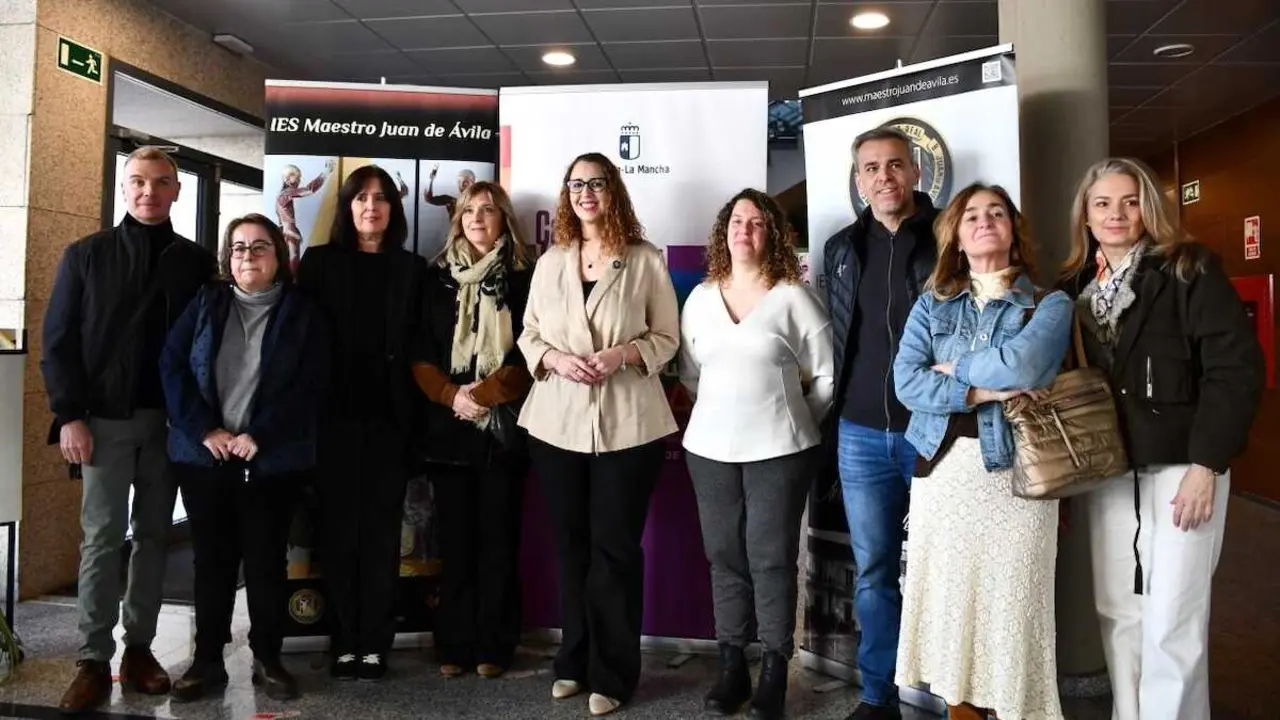 Visita de la consejera de Igualdad de Castilla-La Mancha, Sara Sim&oacute;n, al IES 'Juan de &Aacute;vila' de Ciudad Real