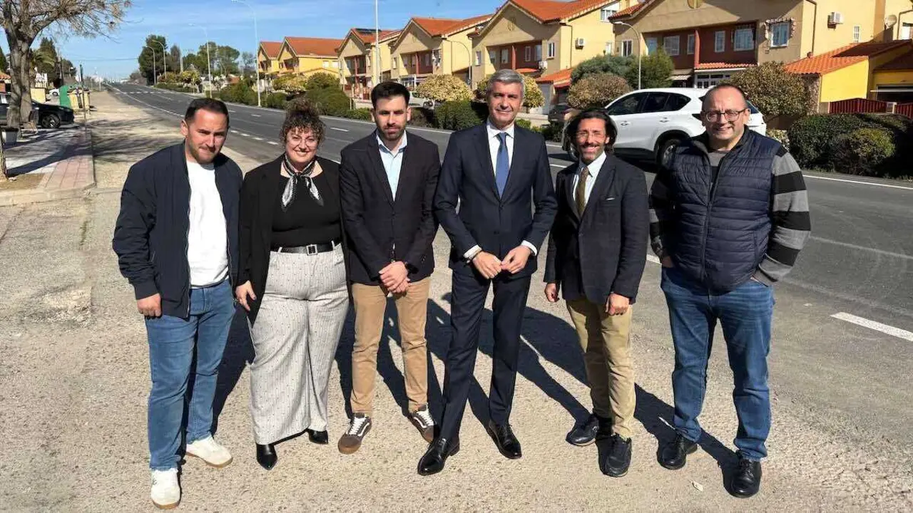 El delegado de la Junta en Toledo, &Aacute;lvaro Guti&eacute;rrez, durante la a A&ntilde;over de Tajo (Toledo), donde ha supervisado una de las intervenciones ejecutadas.