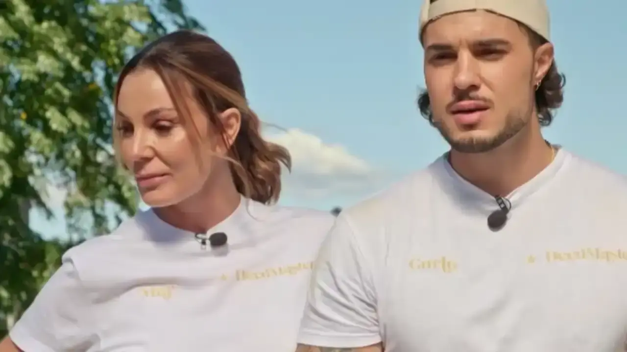 En la imagen Mar Flores junto a su hijo Carlo Costanzia en el programa 'Decomasters'