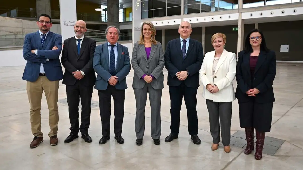 La presidenta de la Confederaci&oacute;n Espa&ntilde;ola de la Peque&ntilde;a y Mediana Empresa (Cepyme), &Aacute;ngela de Miguel, en su visita al complejo ferial IFEDI