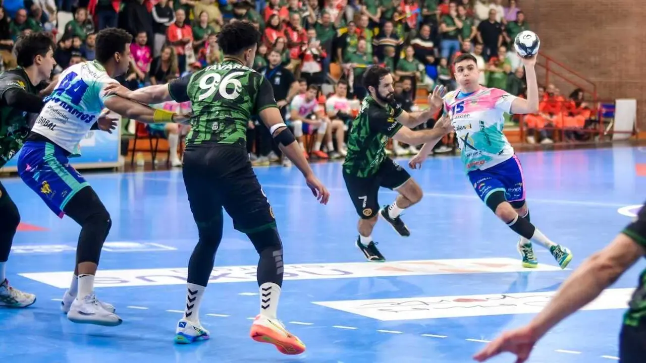 El REBI Cuenca respira: triunfo de oro ante el Puente Genil (29-27) - Fotograf&iacute;a: J.A. Lillo