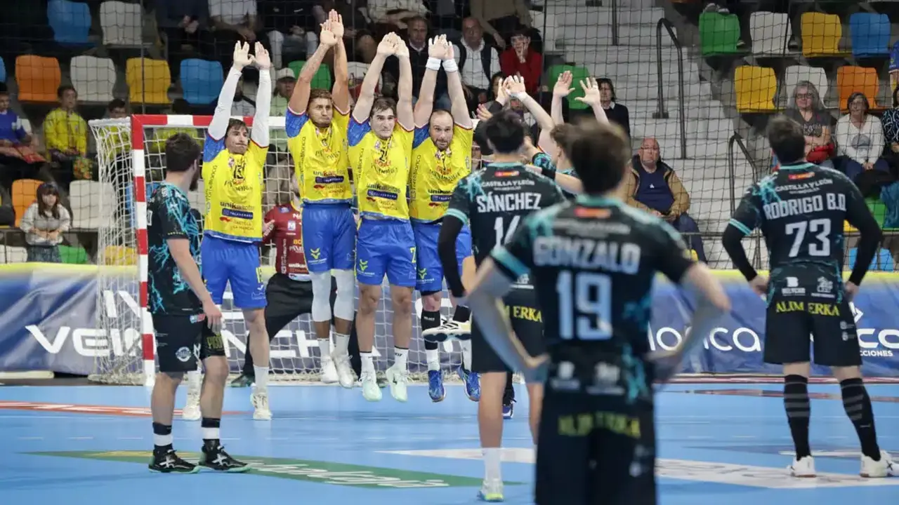 El Caser&iacute;o cae con orgullo ante el oficio del Ademar Le&oacute;n (27-33) - Fotograf&iacute;a: Lanza/J. Jurado