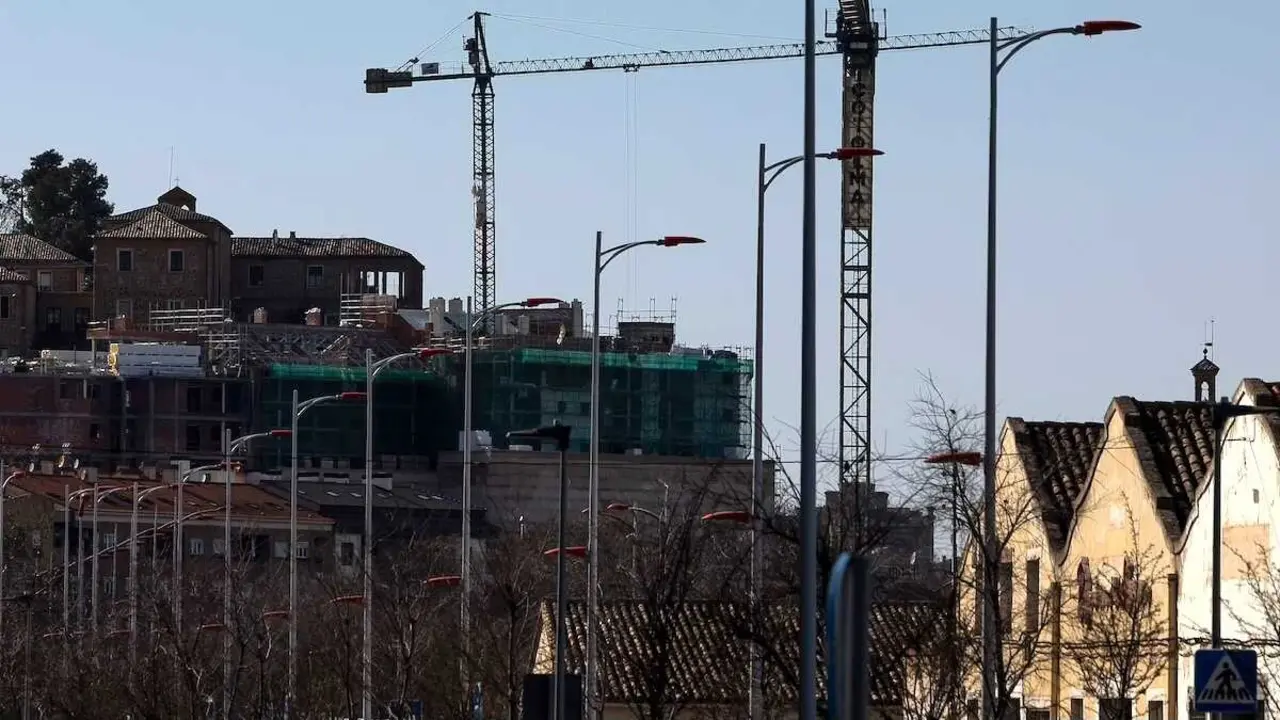 En la imagen, viviendas en construcci&oacute;n en Toledo - EFE/Ismael Herrero