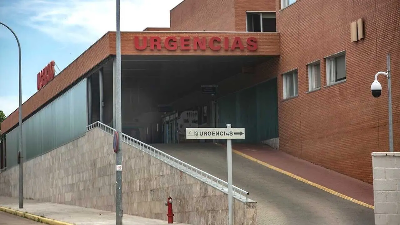 En la imagen de archivo el acceso al Servicio de Urgencias del Hospital 'La Mancha Centro' de Alc&aacute;zar de San Juan (Ciudad Real) - Fotograf&iacute;a: Lanza