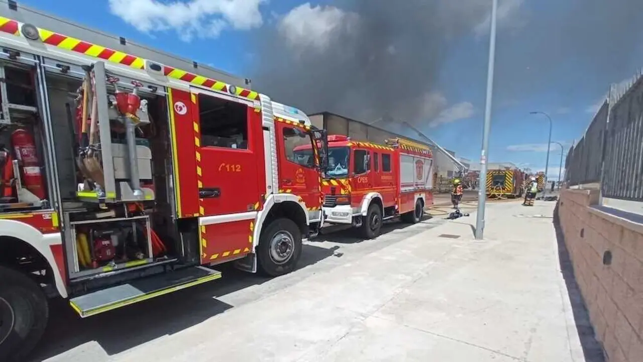 bomberos, incendio, explosi&oacute;n,