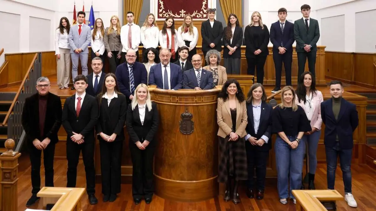 Las Cortes de Castilla-La Mancha han acogido este lunes la Final Intercampus de la Liga de Debate Universitario