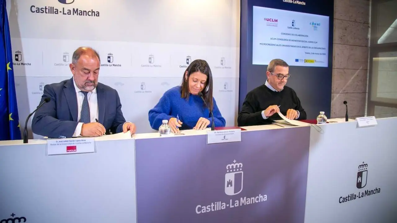 La consejera de Bienestar Social, B&aacute;rbara Garc&iacute;a Torijano, suscribe un protocolo de colaboraci&oacute;n con la Universidad de Castilla-La Mancha (UCLM) y con Cermi Castilla-La Mancha sobre Microcredenciales Universitarias en el &aacute;mbito de la discapacidad.