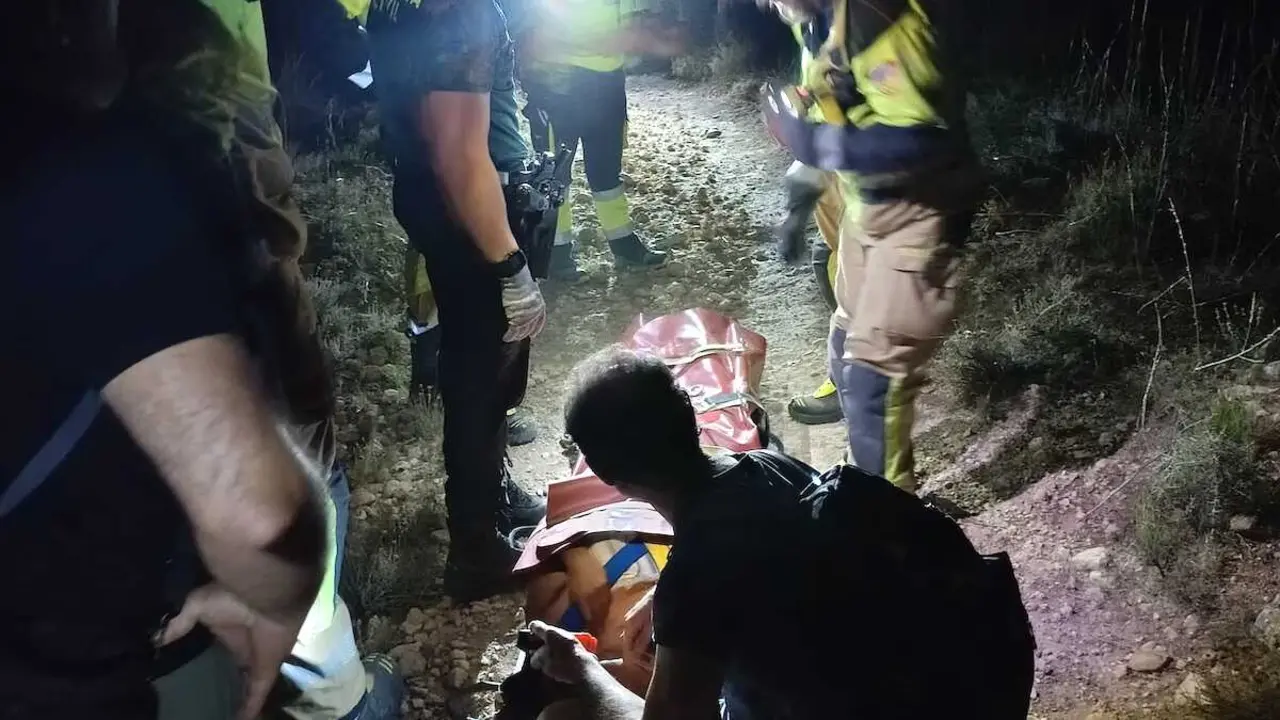 Rescate nocturno en Casas de Ves (Albacete): cae 6 metros mientras hac&iacute;a r&aacute;pel