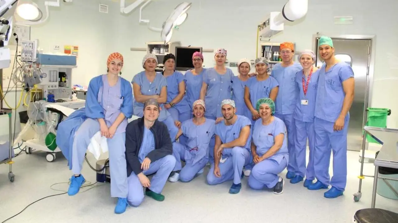 El Hospital de Tomelloso realiza su primer implante de conducci&oacute;n &oacute;sea