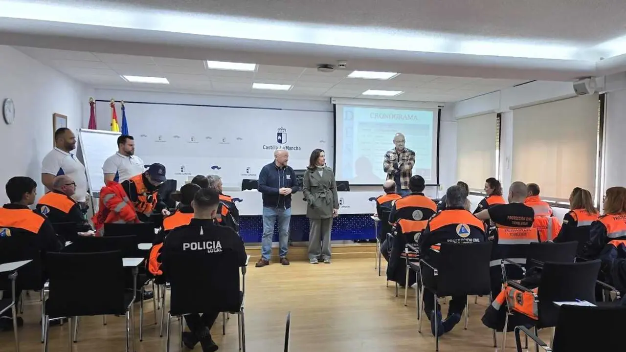 Polic&iacute;as y voluntarios se forman en atenci&oacute;n a m&uacute;ltiples v&iacute;ctimas