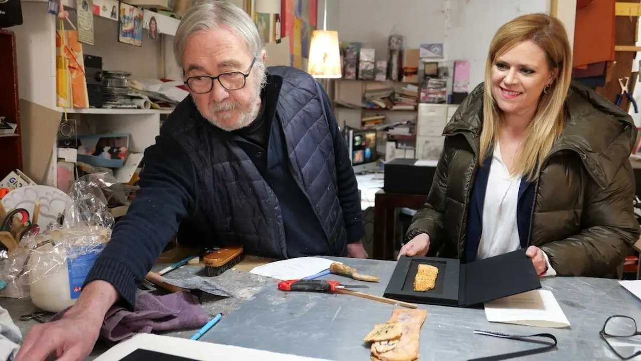 La FAP visita los talleres de los artistas conquenses para acercarse a su obra de una manera m&aacute;s cercana