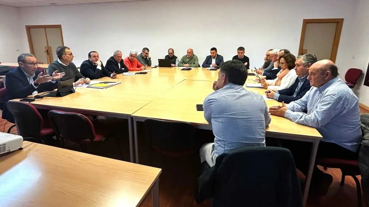 En la imagen un instante de la reuni&oacute;n de la Junta Directiva de la Organizaci&oacute;n Interprofesional Vitivin&iacute;cola de Castilla-La Mancha (OIVCLM)