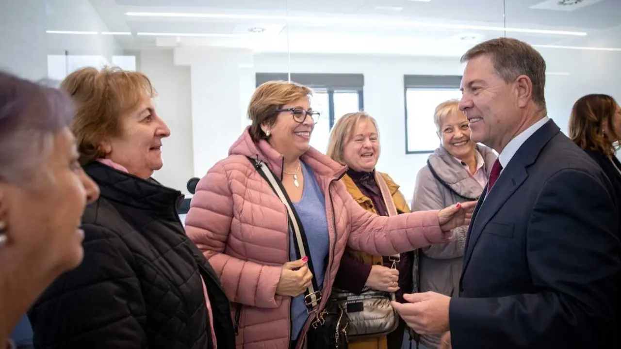 El presidente de Castilla-La Mancha, Emiliano Garc&iacute;a-Page, inaugura el nuevo centro de salud de Cabanillas del Campo, en la provincia de Guadalajara.