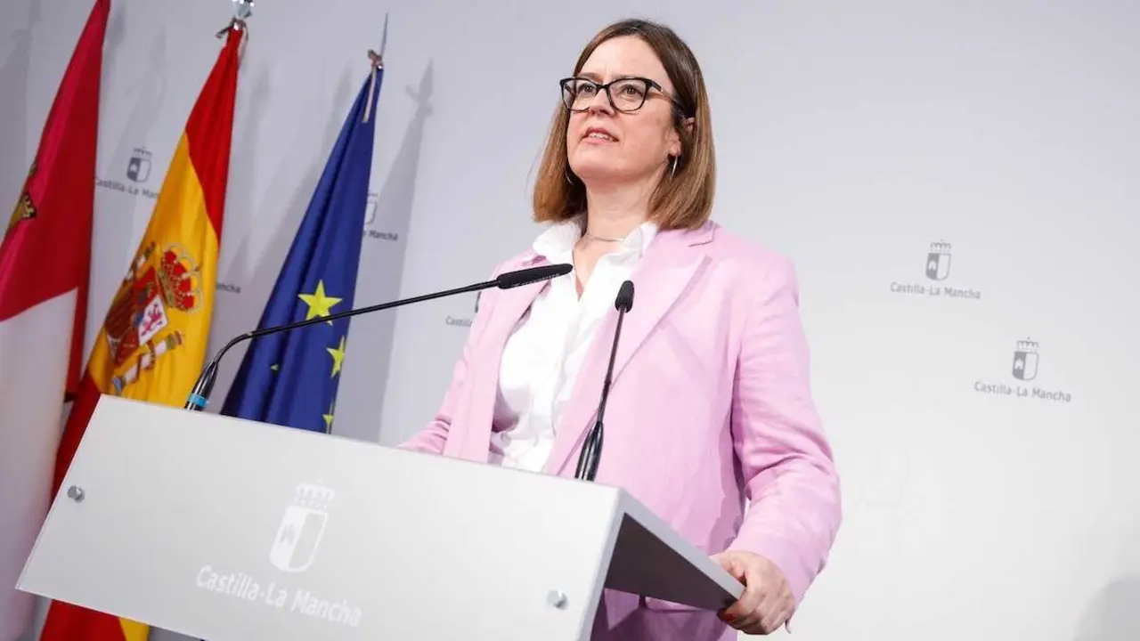 La consejera portavoz del Gobierno de Castilla-La Mancha, Esther Padilla, informa en rueda de prensa de los asuntos del Consejo de Gobierno