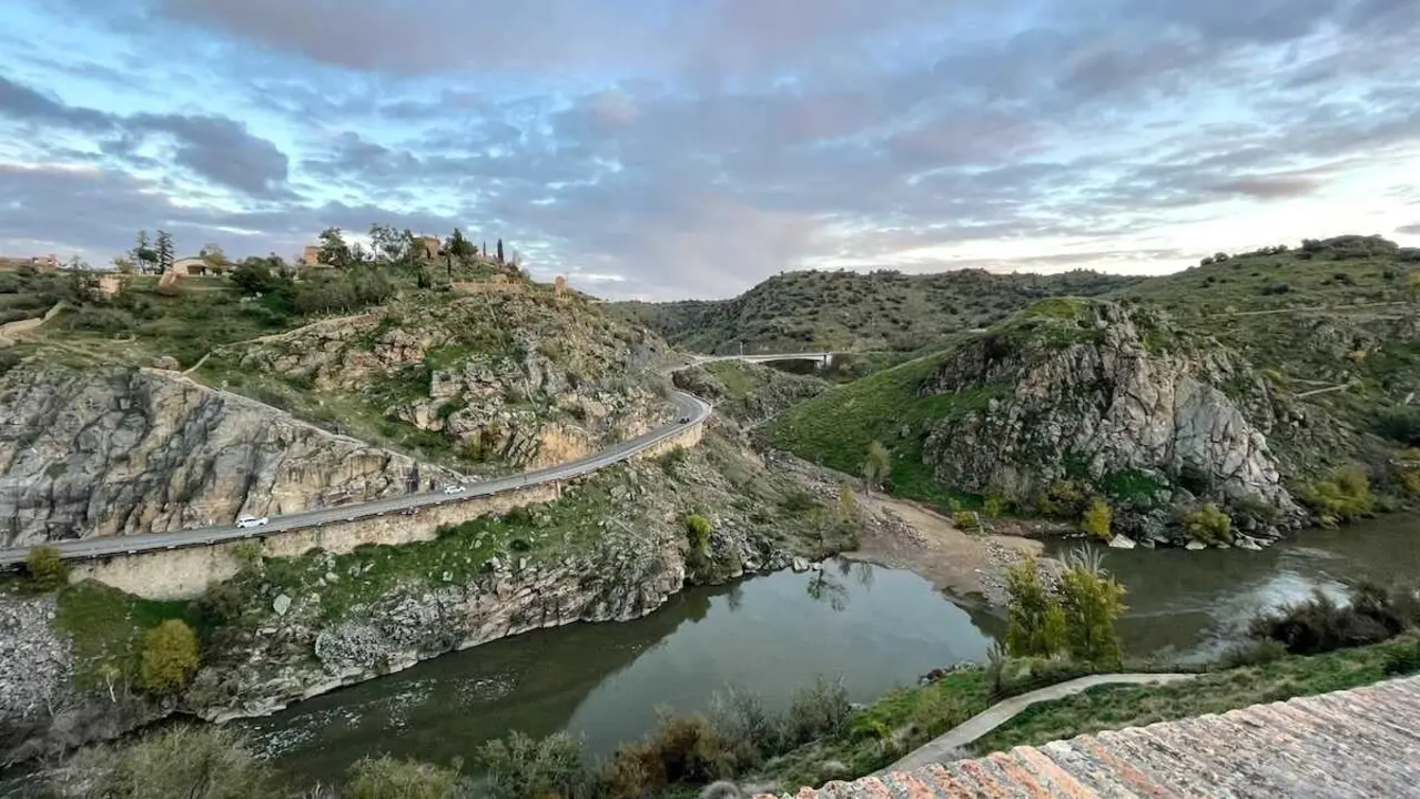 La Real Academia de Toledo rechaza la "urbanizaci&oacute;n" del Valle