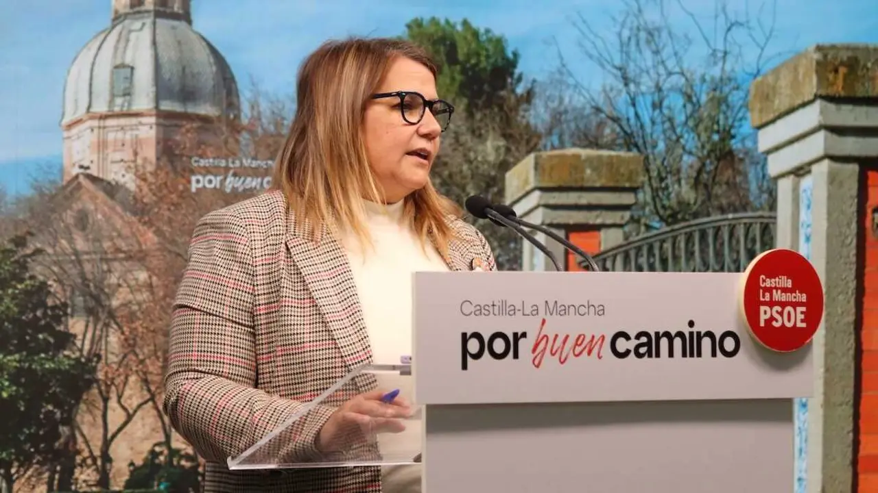 La presidenta del PSOE en la provincia de Toledo, Tita Garc&iacute;a &Eacute;lez, durante la rueda de prensa que ha ofrecido en la sede del partido
