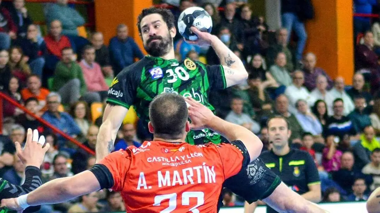 REBI Cuenca golpea al Ademar y se acerca a la permanencia (30-24) - Fotograf&iacute;a: J.A. Lillo